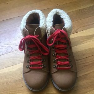 Size 6-Women’s ankle boot